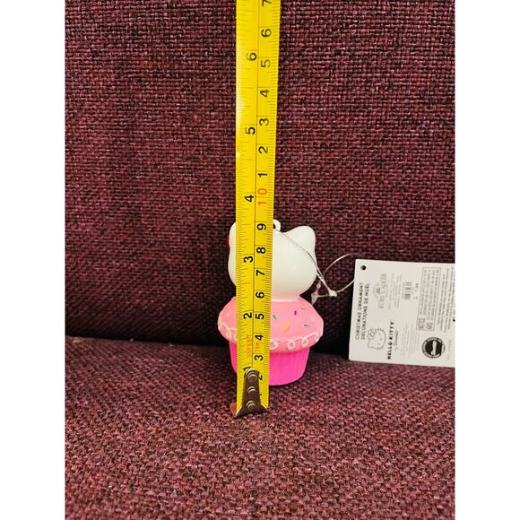 Hello Kitty Cupcake adorable ornament - Picture 3 of 3